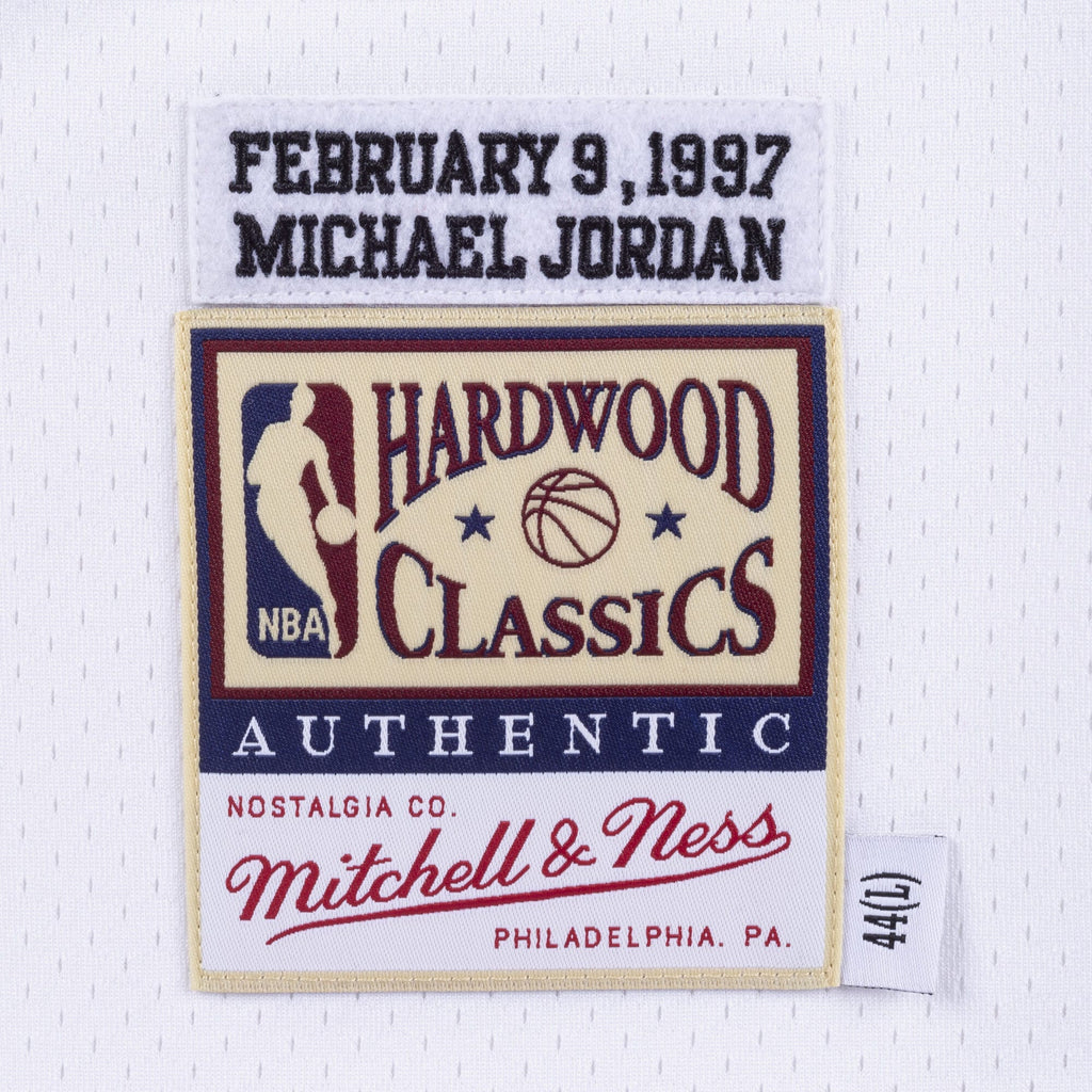 Chicago Bulls Mitchell & Ness Authentic Jersey Michael Jordan 1995-96
