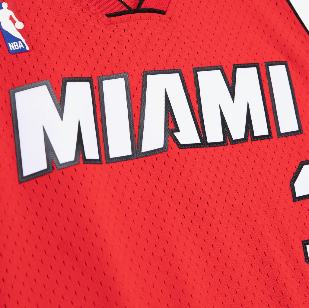 Miami Heat Mitchell & Ness Swingman Jersey Alternate Dwayne Wade 2005-06